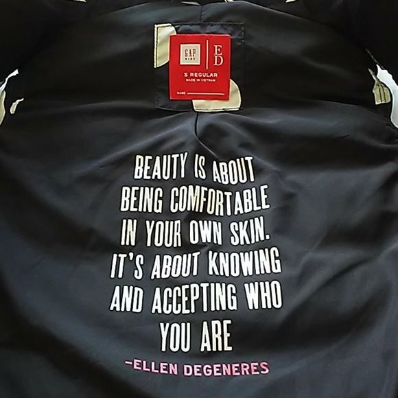 Gap/Ellen DeGeneres Kids Puffer Vest - Picture 3 of 6